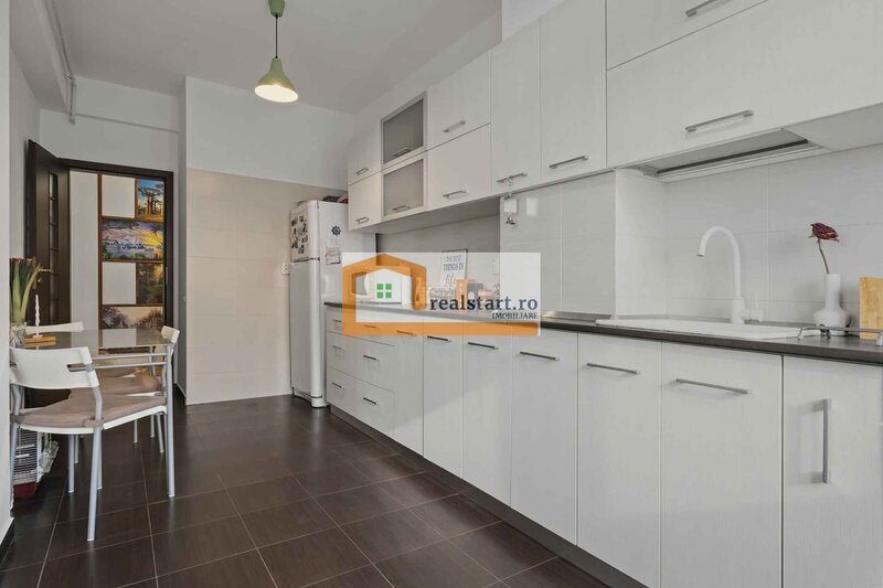 Cartier Latin, Mega Image, piata,decomandat, 6/8, centrala gaz, loc parcare